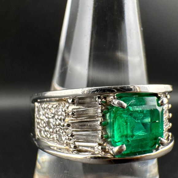 Holiday Sale Natural Earth Mined Emerald & Dia Ring Band, Plat., 11.14g, 5.75 - Picture 5 of 16